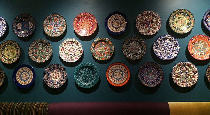 sarma interior wall decorated with plates